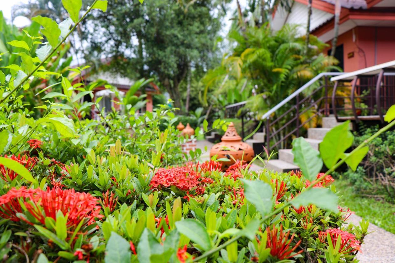 Andaman Seaside Resort Bangtao Beach Pantai Bang Tao Bagian luar foto